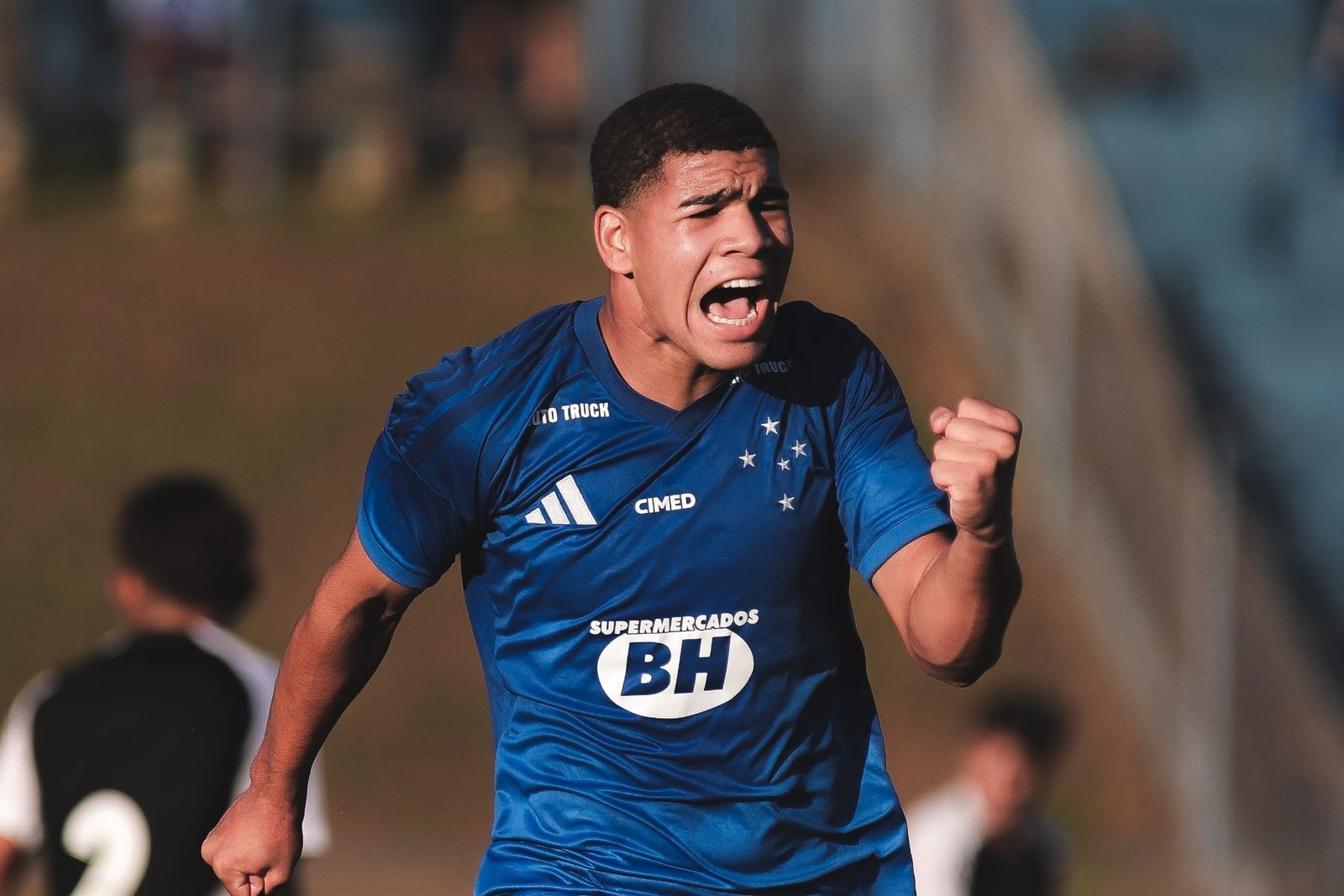 Thaylon comemora gol pelo Cruzeiro no Brasileiro Sub-17