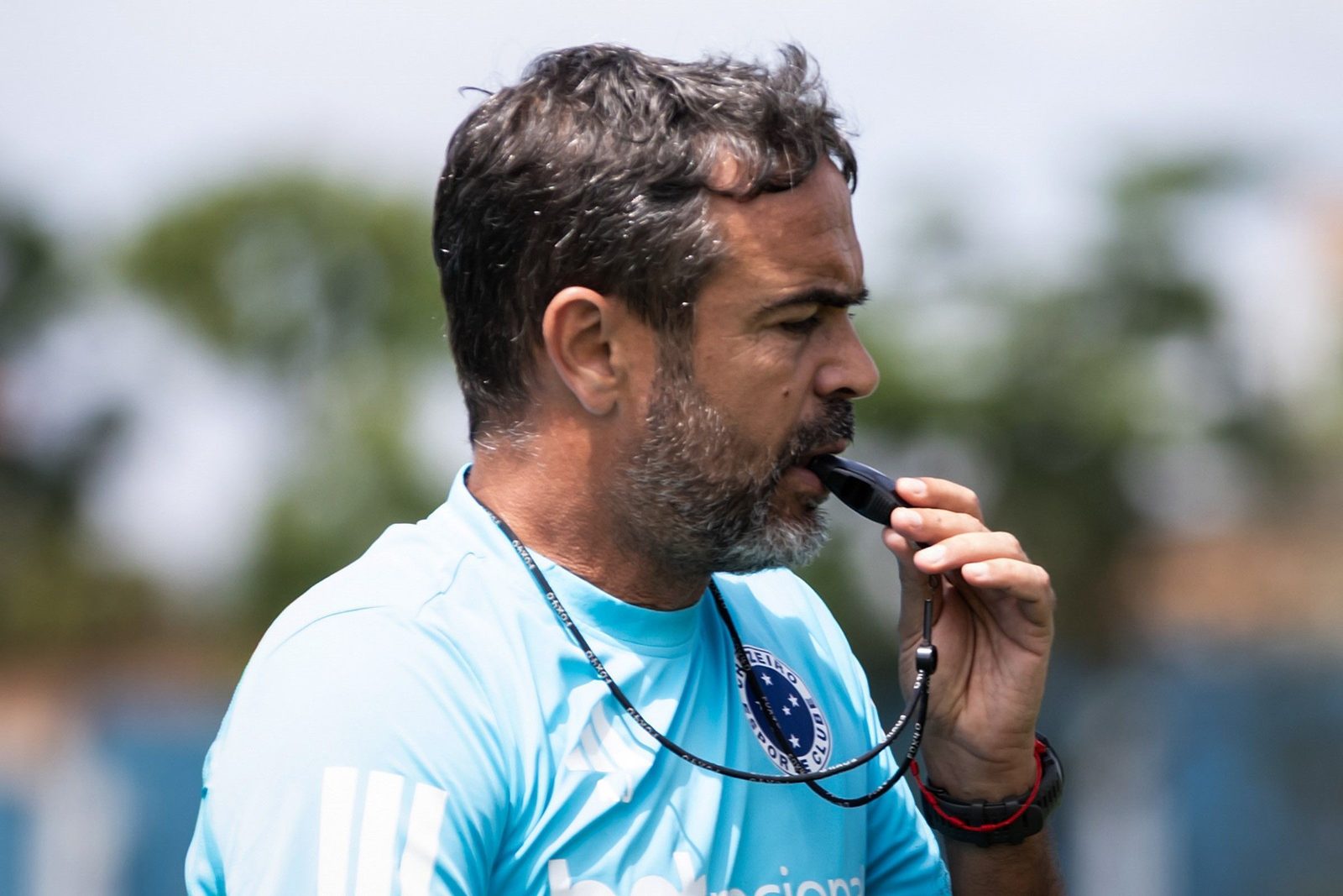 Artur Jorge comanda treino do Cruzeiro na Toca da Raposa II