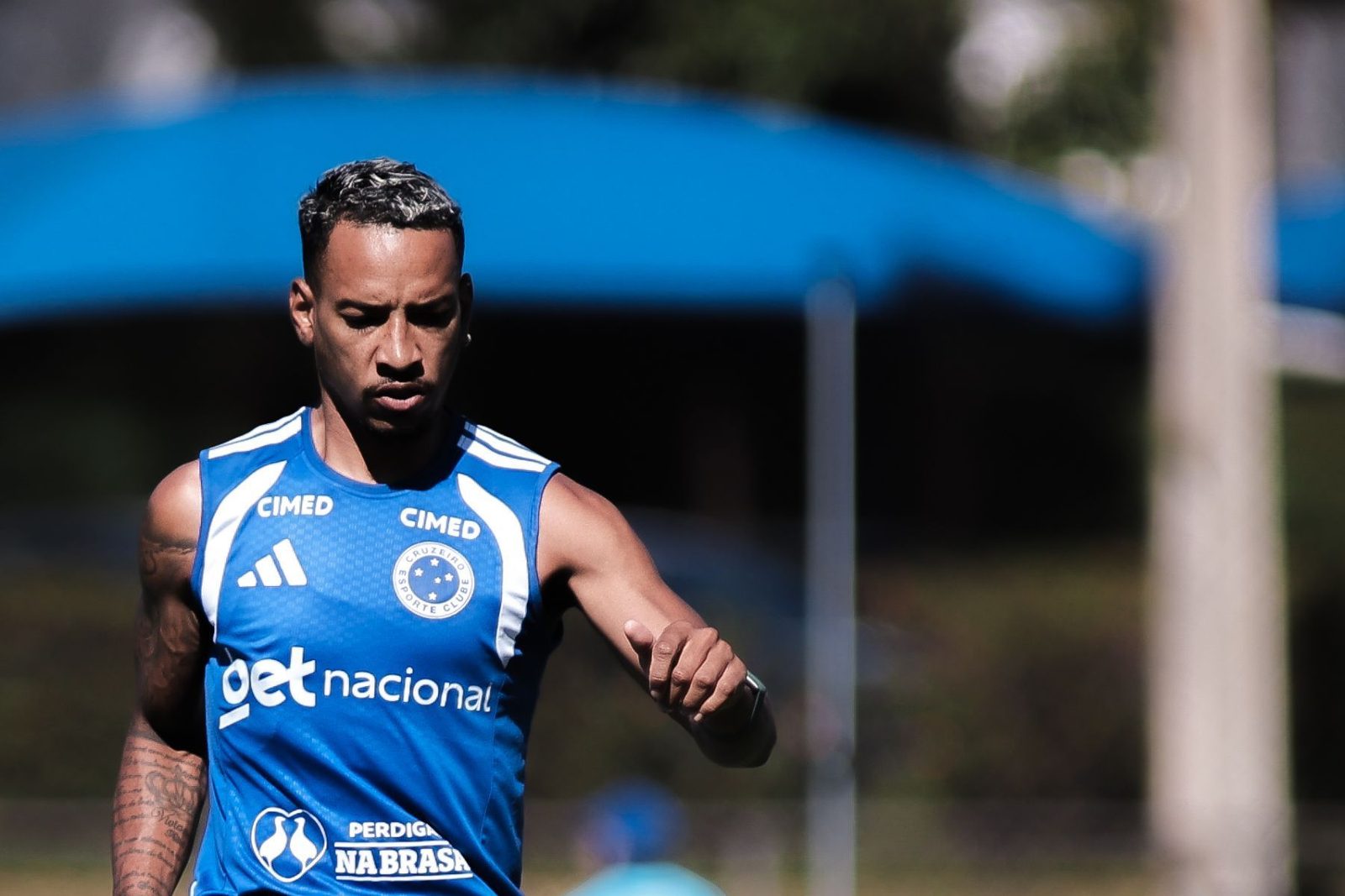 Matheus Pereira em treino do Cruzeiro na preparação para a Chapecoense