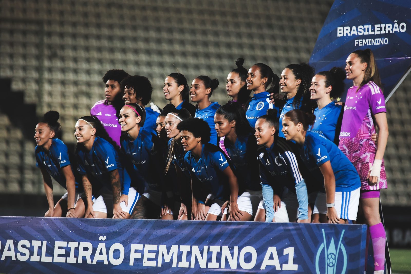 Time titular do Cruzeiro posa antes de partida do Brasileirão Feminino