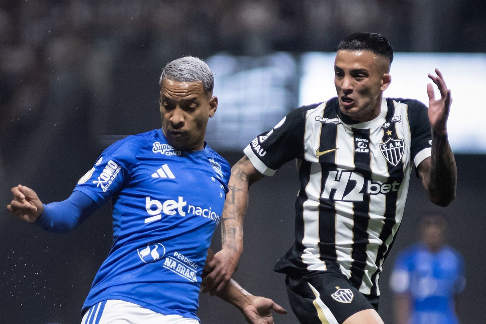 Matheus Pereira em ação na derrota do Cruzeiro por 2 a 1 na Arena MRV