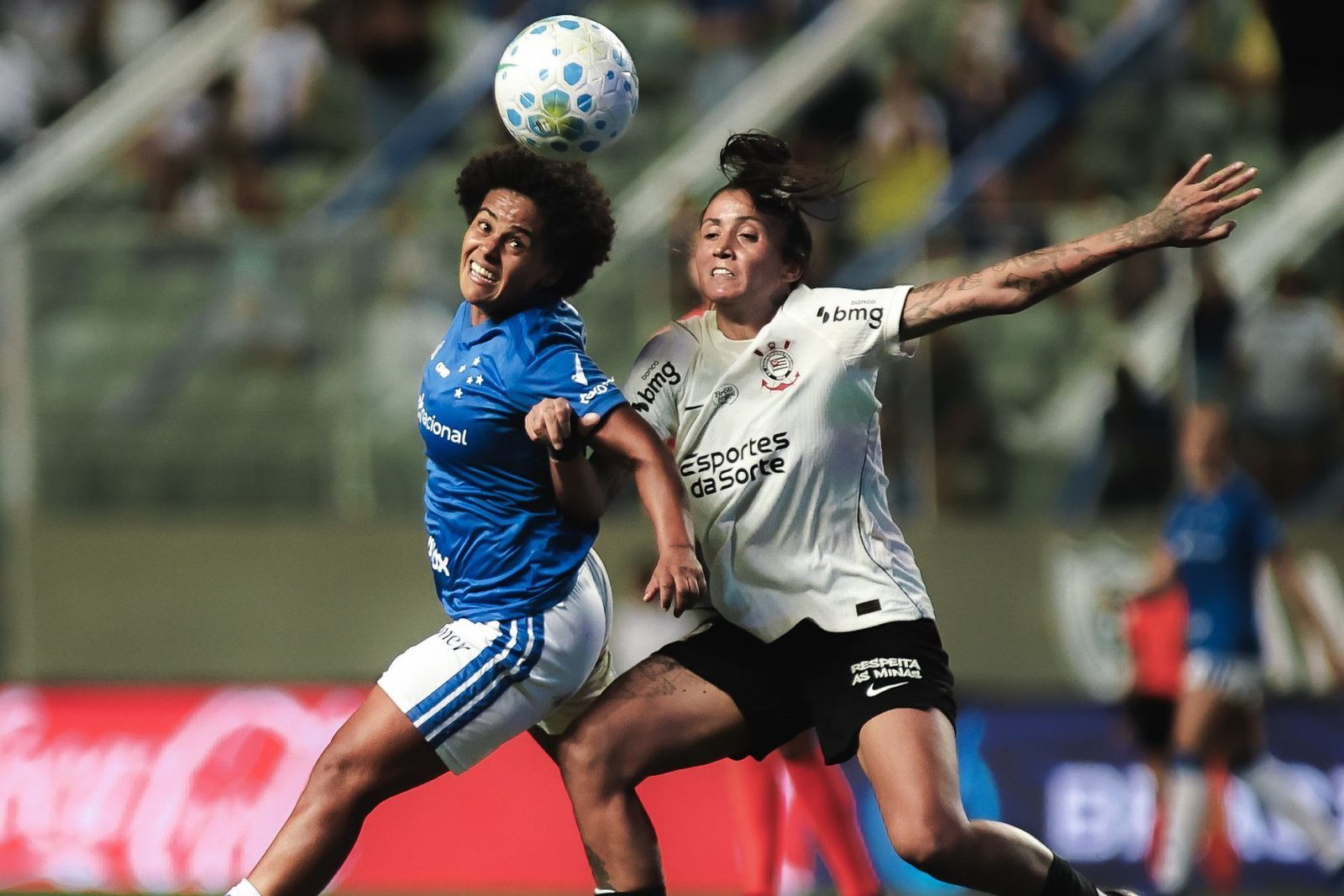 Cruzeiro e Corinthians brigam pela bola alta no Brasileirão Feminino