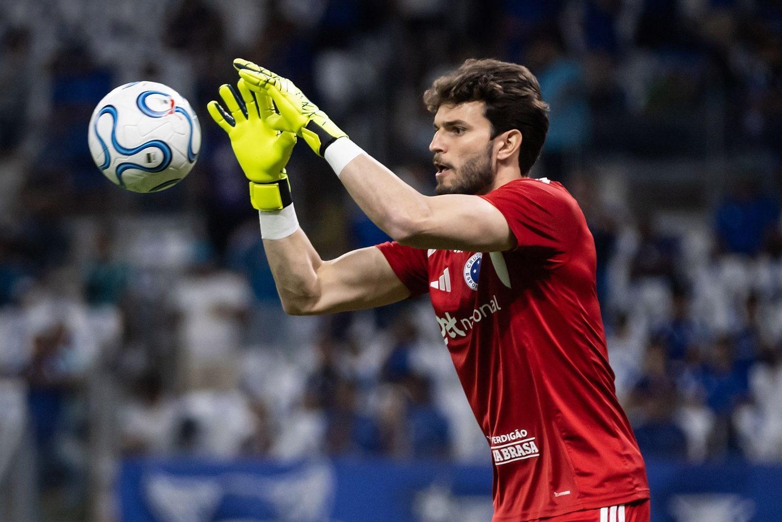 Aos 20 anos, o goleiro Otávio bateu marca que durava 16 anos na Libertadores
