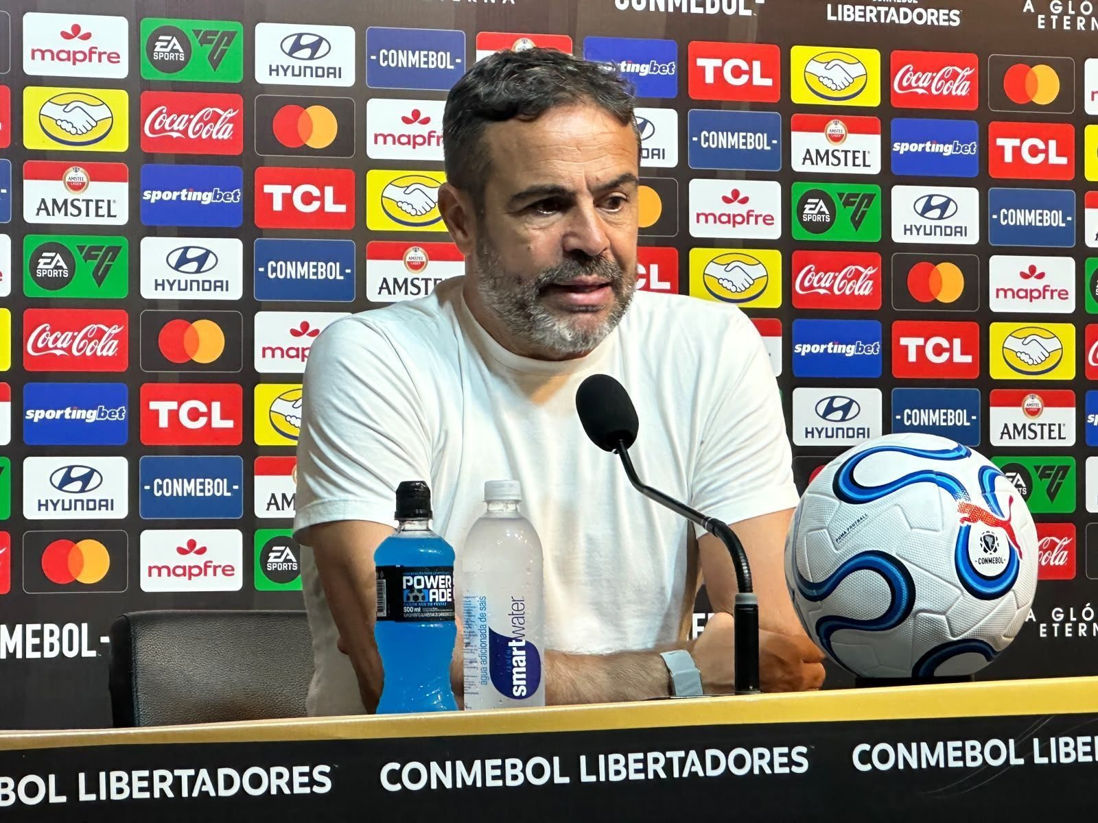 Artur Jorge, técnico do Cruzeiro, na entrevista após o empate