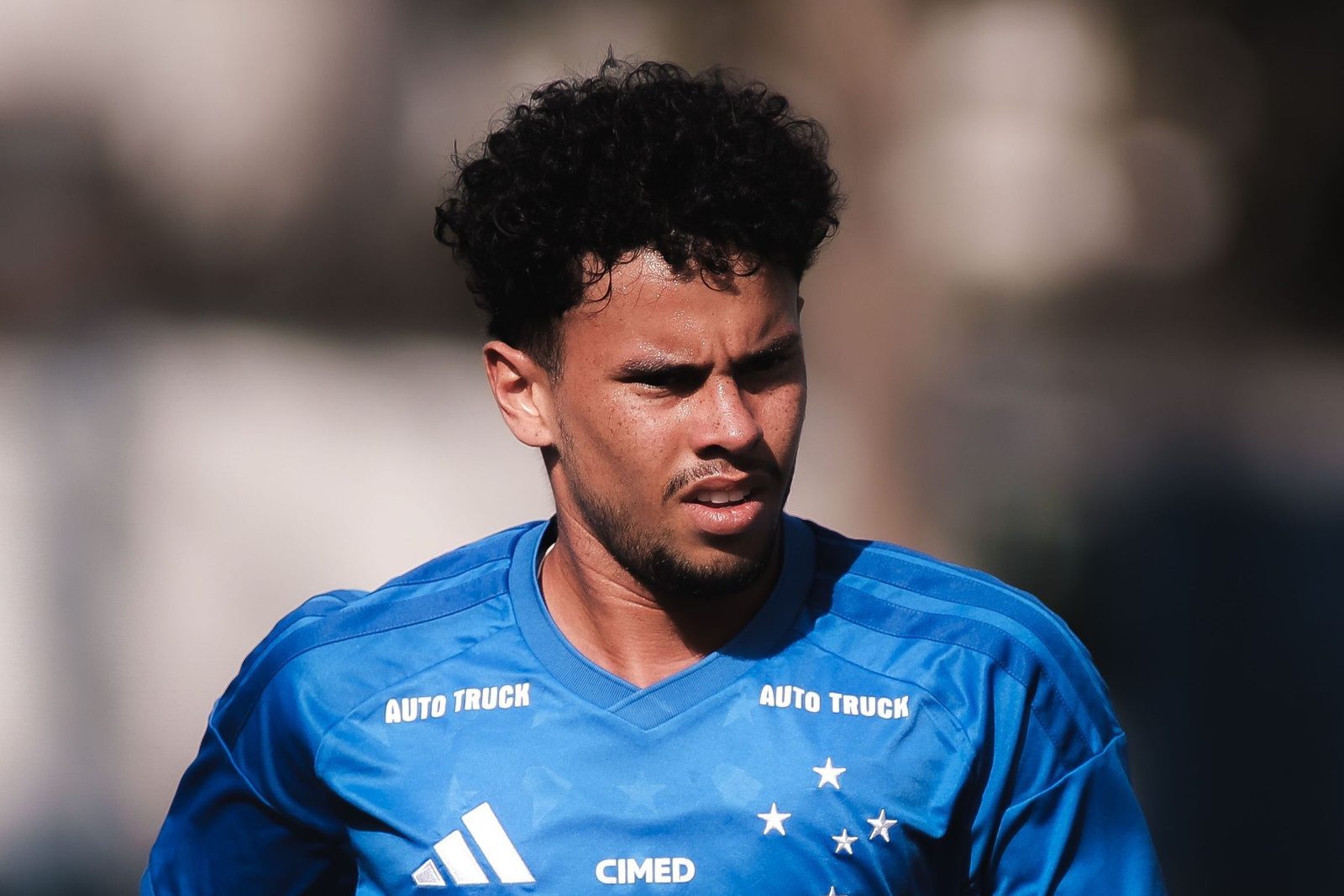 Rhuan Gabriel, meia da base do Cruzeiro, é representado por Léo Moral