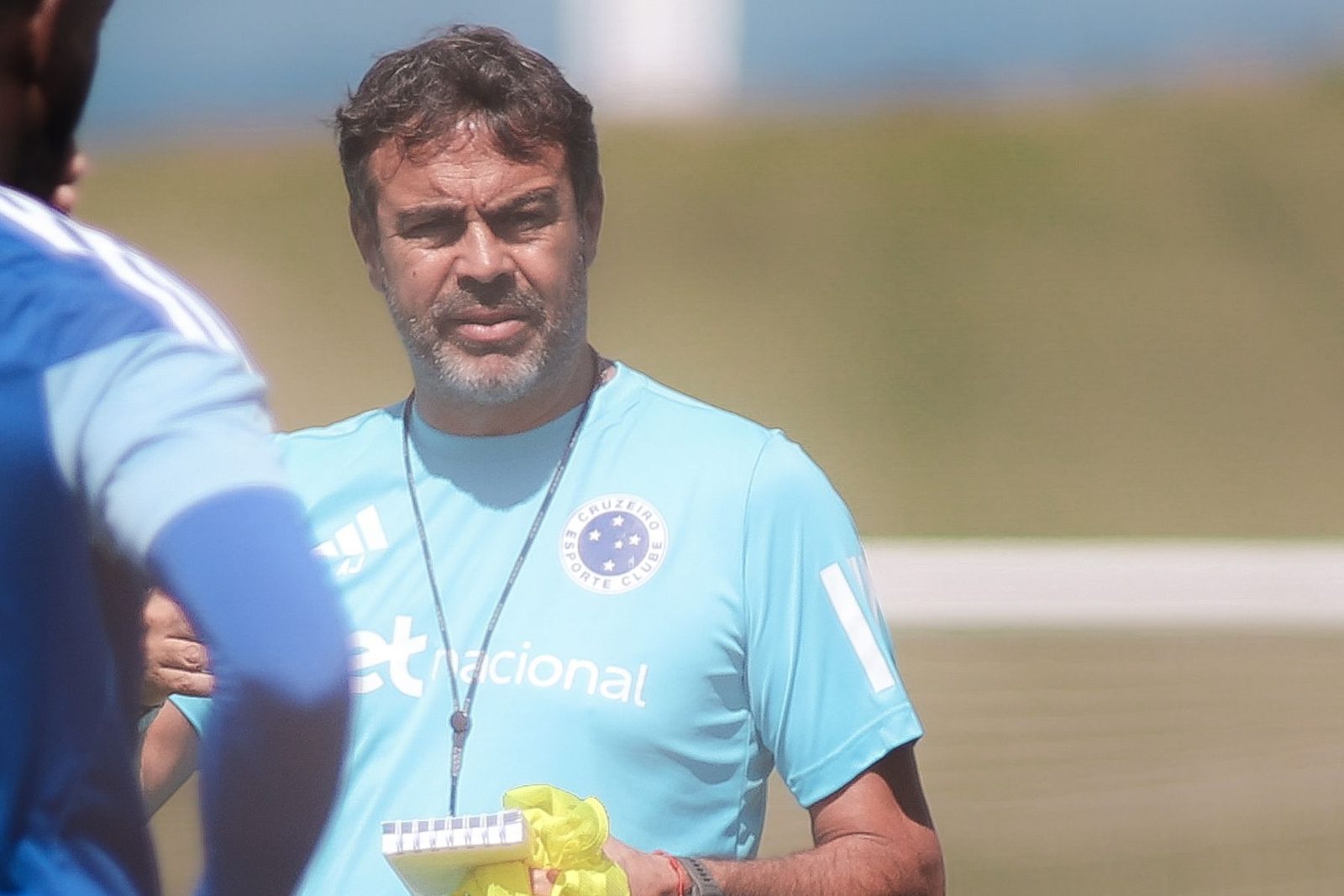 Artur Jorge comanda treino do Cruzeiro na Toca da Raposa II
