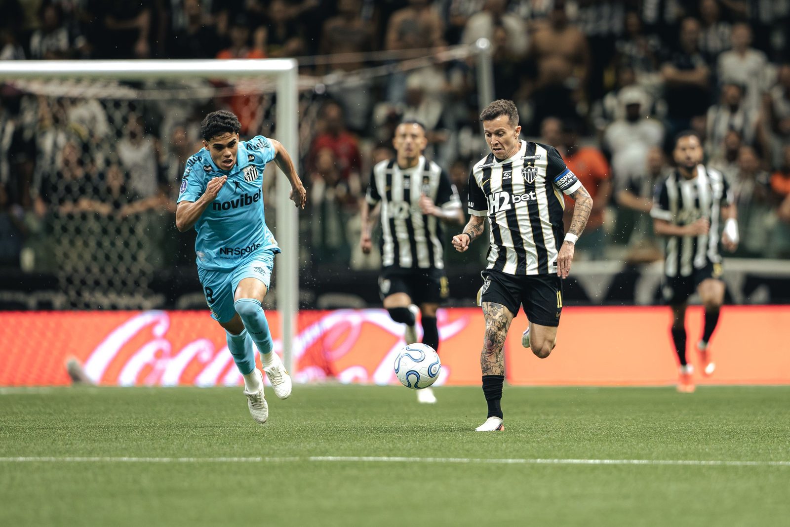 Bernard em ação contra o Santos: o gol dele saiu com apenas 17 segundos de jogo