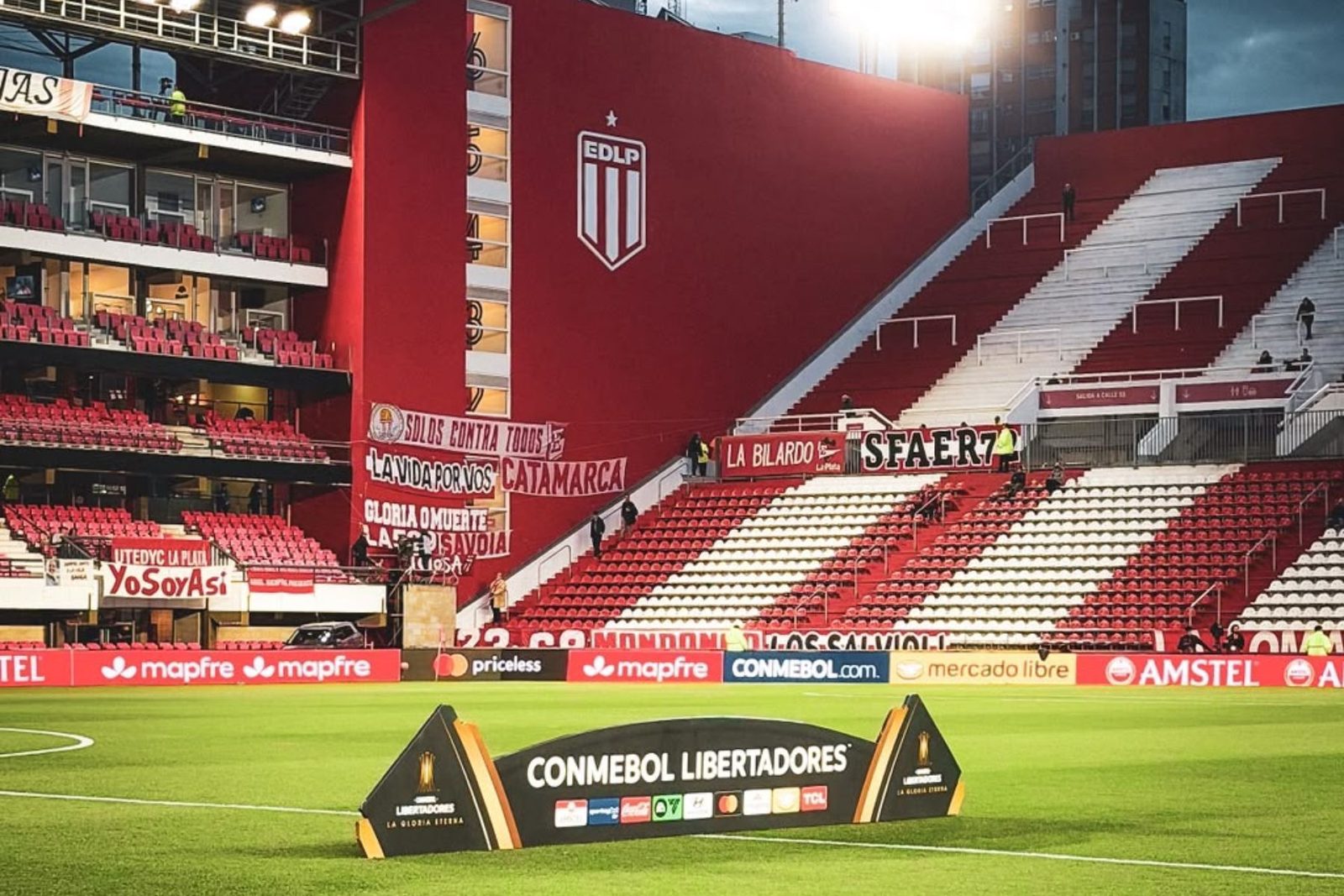 O Estádio UNO, casa do Estudiantes em La Plata, vai receber o jogo de ida da semifinal