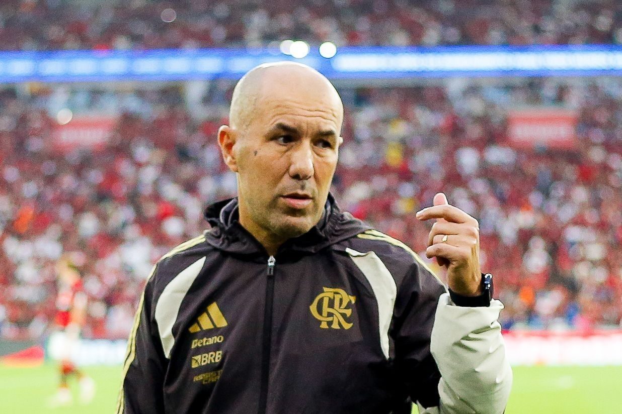 O técnico Leonardo Jardim comanda o Flamengo