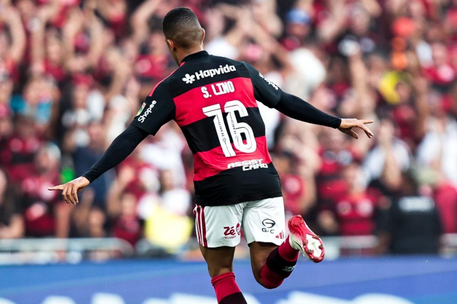 Samuel Lino, autor do gol de empate contra o Internacional