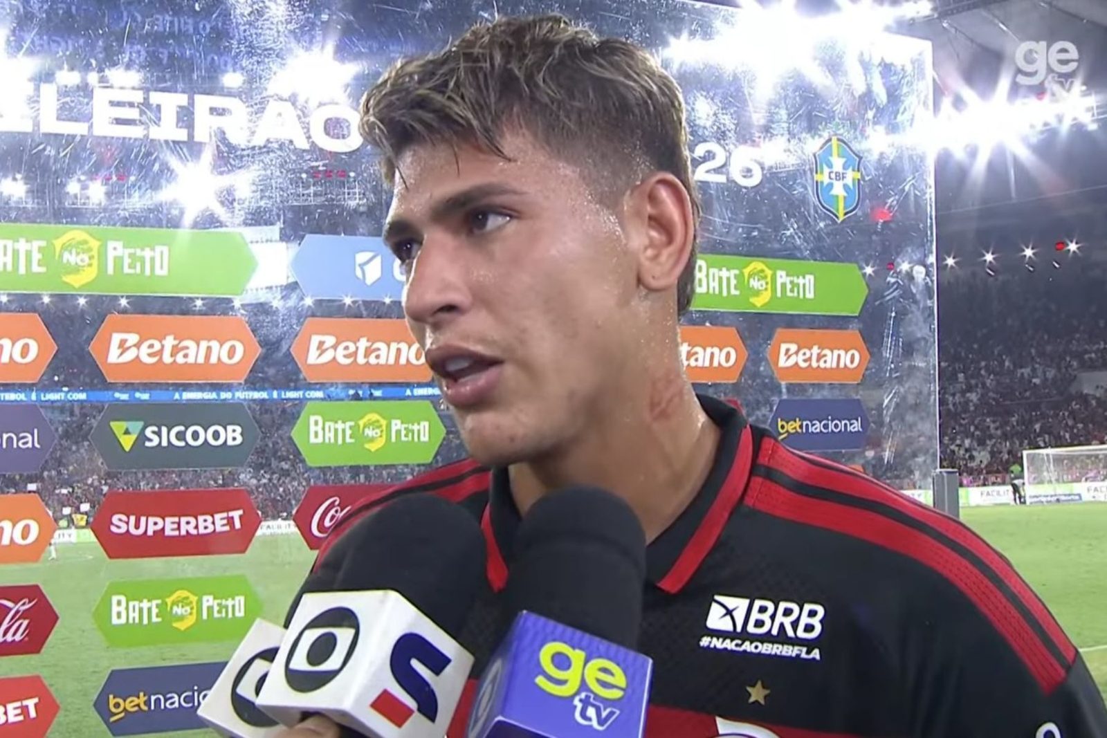 Jorge Carrascal, autor do primeiro gol e melhor em campo na vitória rubro-negra