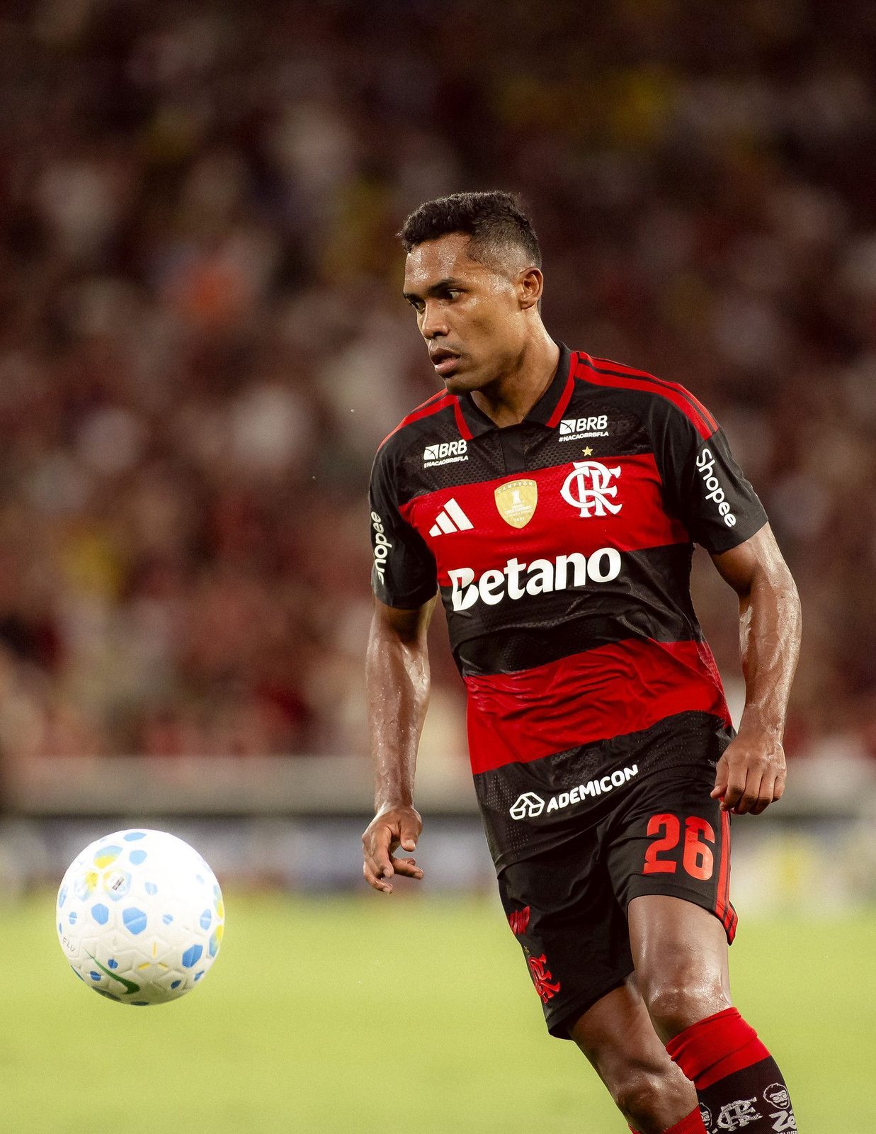 Alex Sandro está fora do jogo no Mineirão por causa de uma tendinite na panturrilha direita