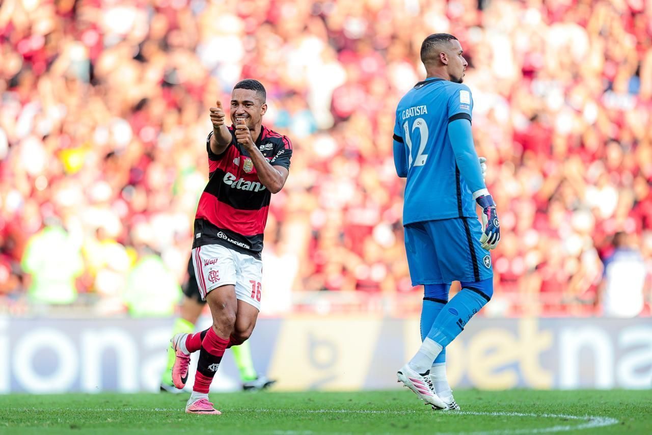 Samuel Lino fez os dois primeiros gols da vitória rubro-negra