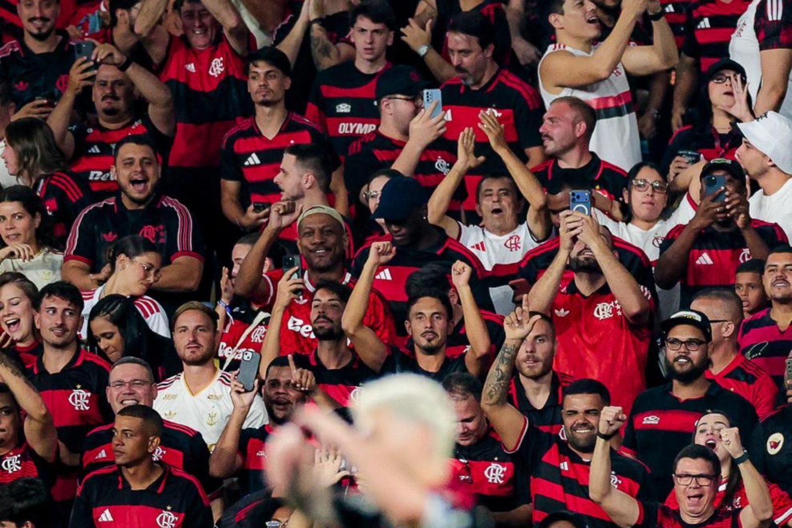 Torcida rubro-negra lotou o Maracanã: 72.481 pessoas, recorde da Libertadores na temporada