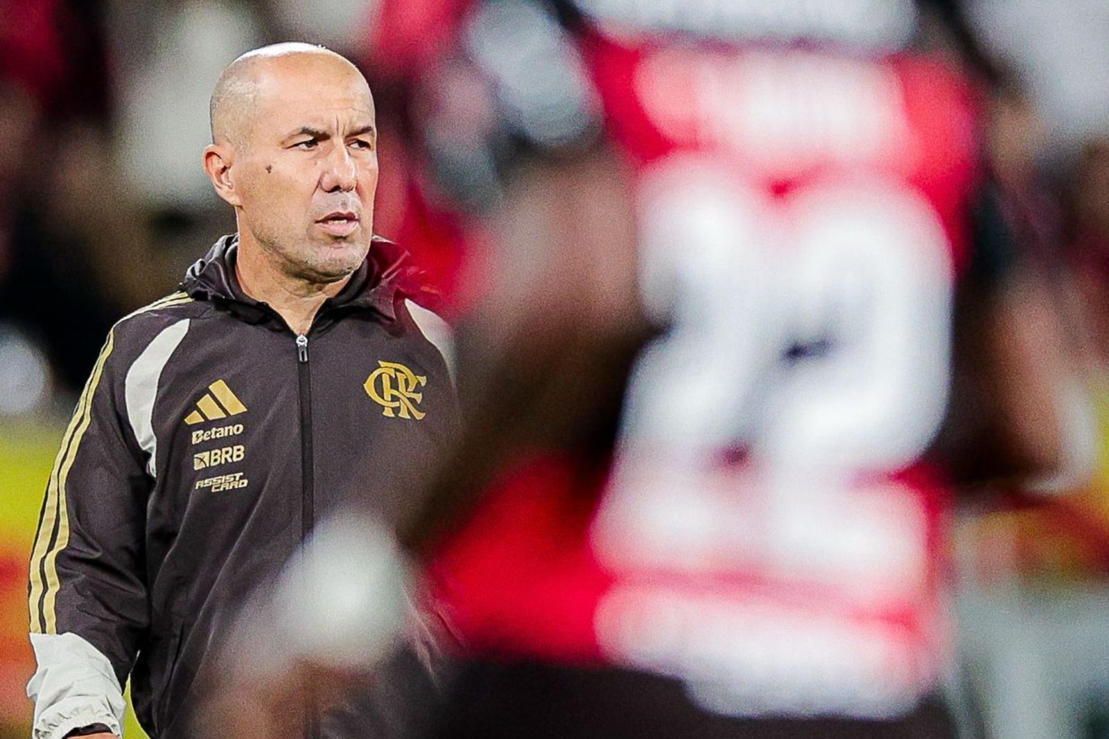 Leonardo Jardim, técnico do Flamengo, terá que rearrumar o meio-campo em La Plata