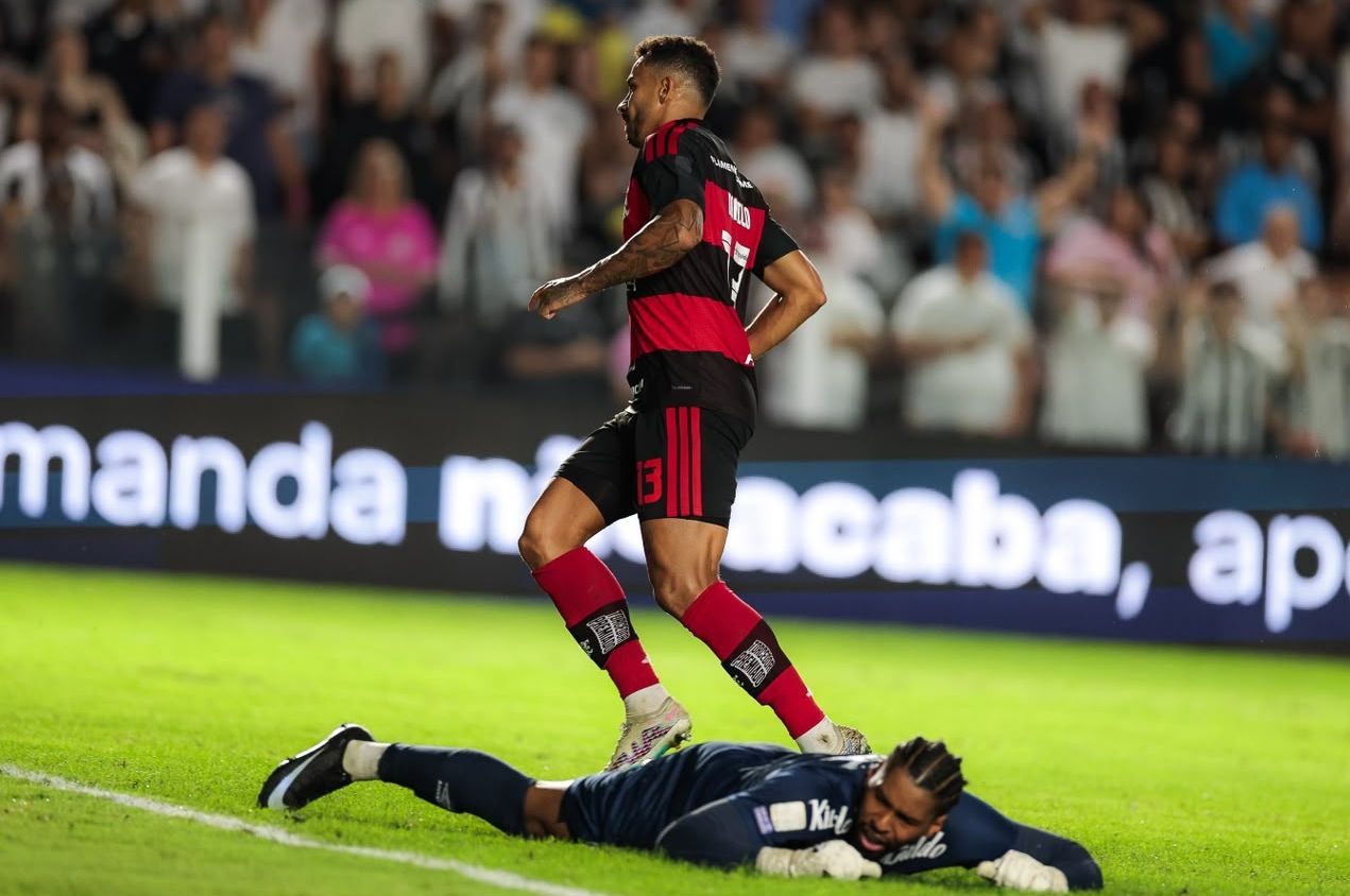 Flamengo em ação contra o Santos na Vila Belmiro