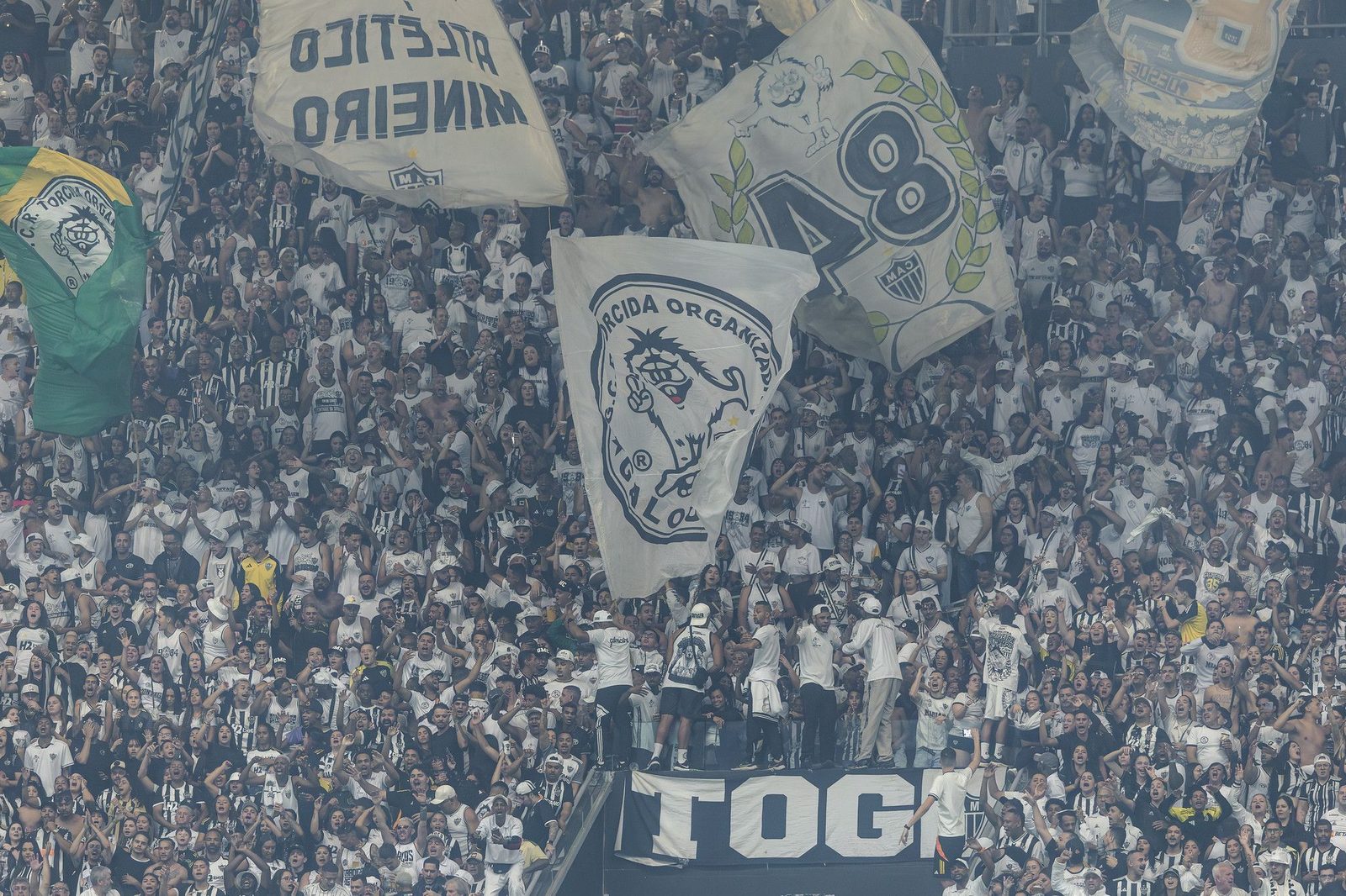 Torcida atleticana na Arena MRV, que espera a estreia do novo camisa 7