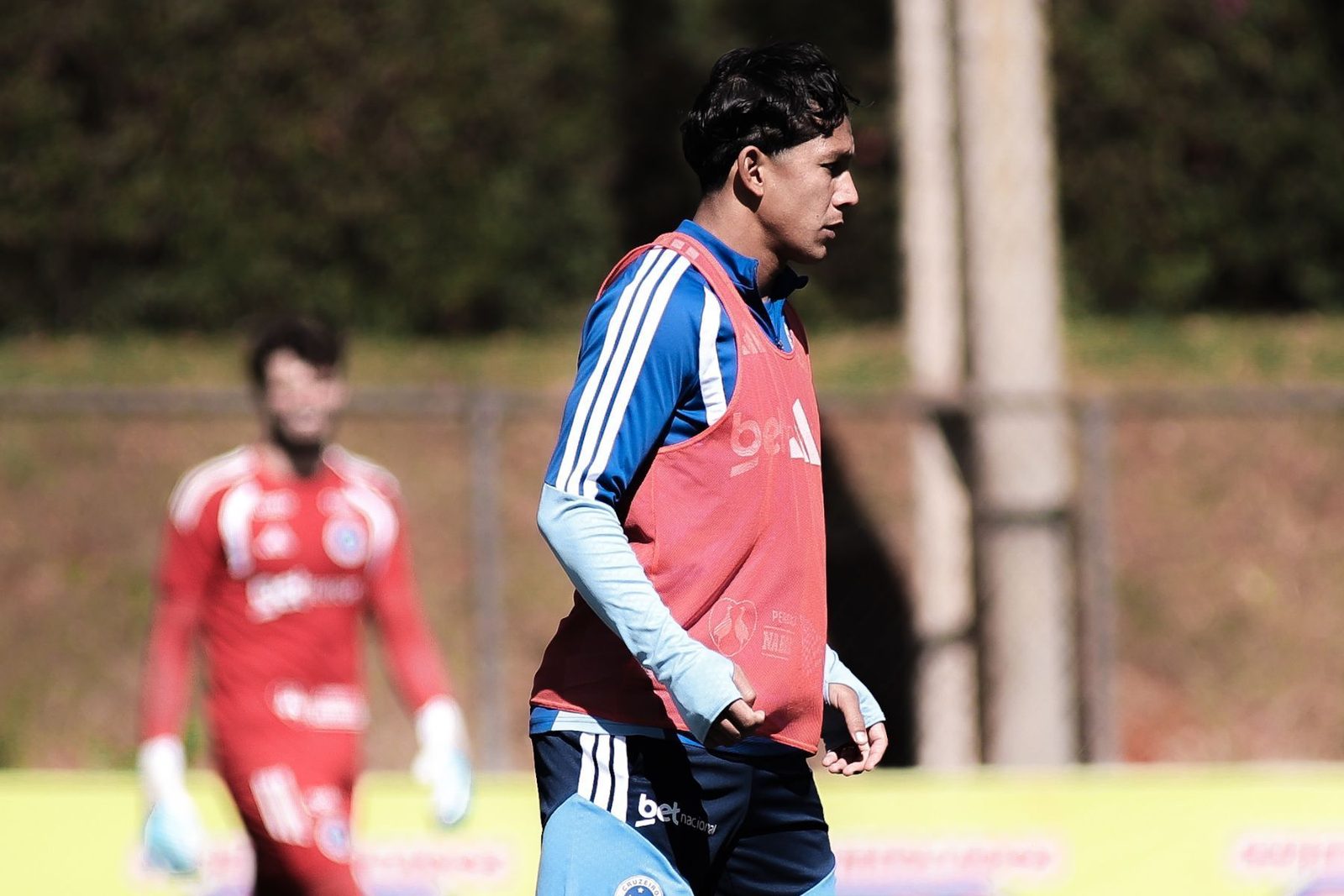 Lucas Romero, capitão do Cruzeiro, ficou fora do jogo contra o Vitória