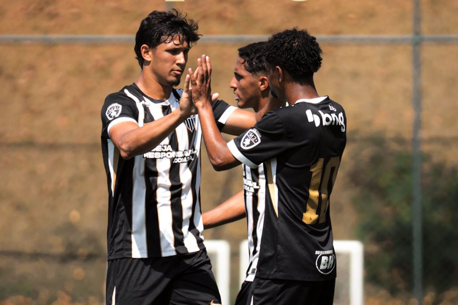 Time sub-20 do Atlético comemora a goleada sobre o Betim