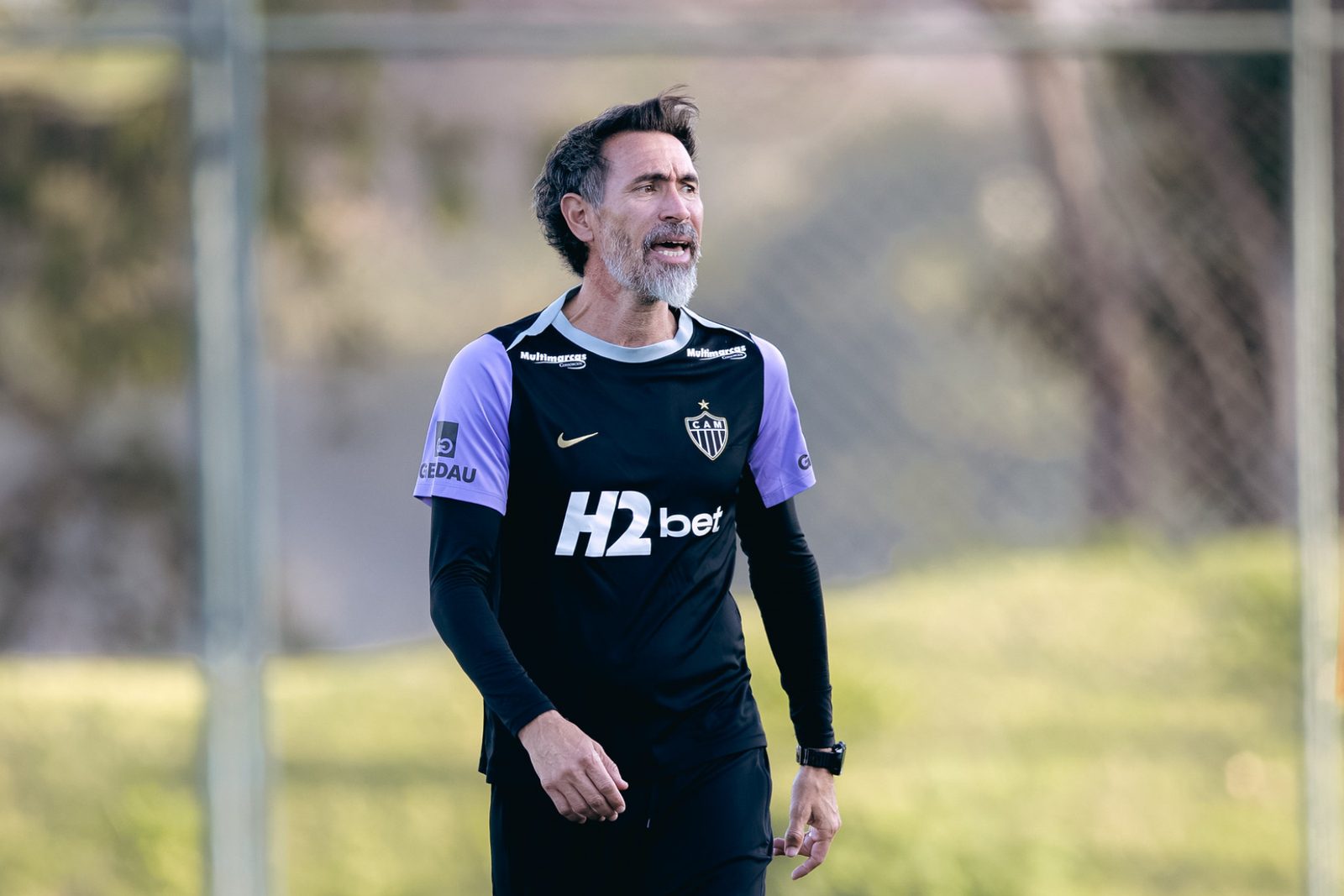 Eduardo Domínguez comanda o treino na Cidade do Galo e já pode contar com o reforço