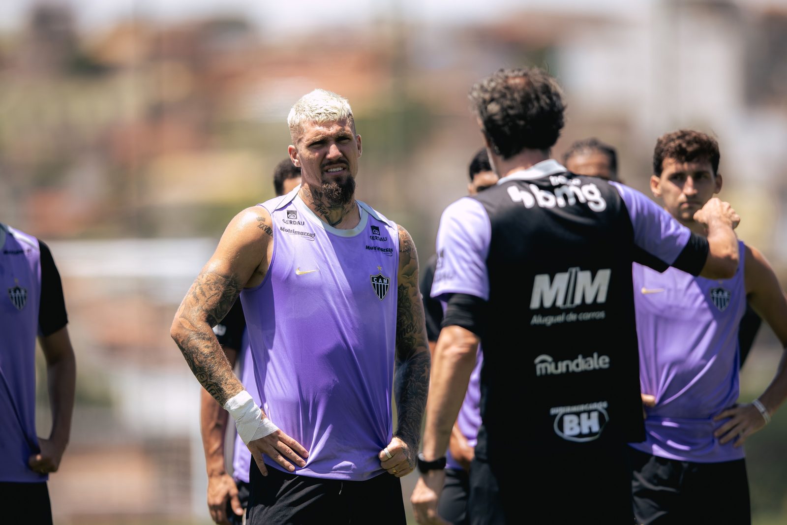 Eduardo Domínguez vai ter que montar o ataque sem o colombiano
