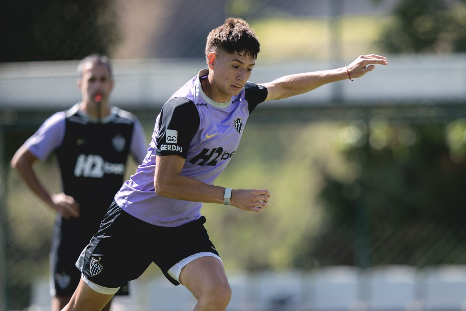 Iván Román em atividade na Cidade do Galo: o zagueiro chileno ficou fora da lista de relacionados
