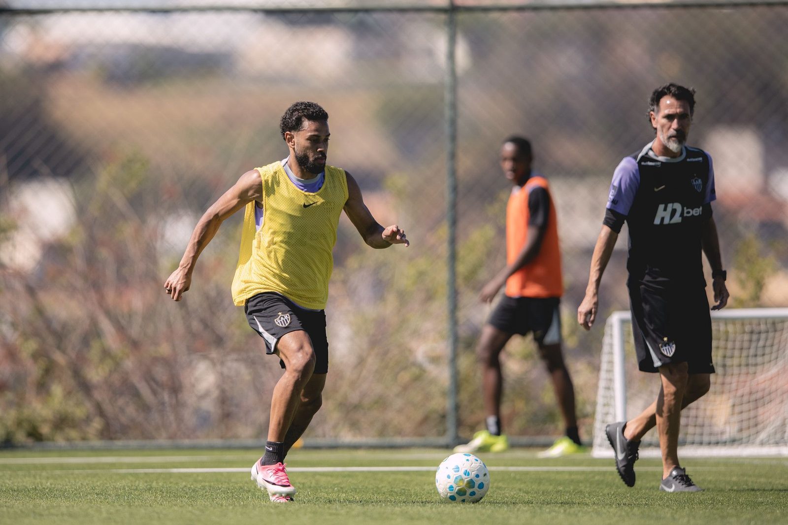 Elenco atleticano em atividade na Cidade do Galo antes da decisão