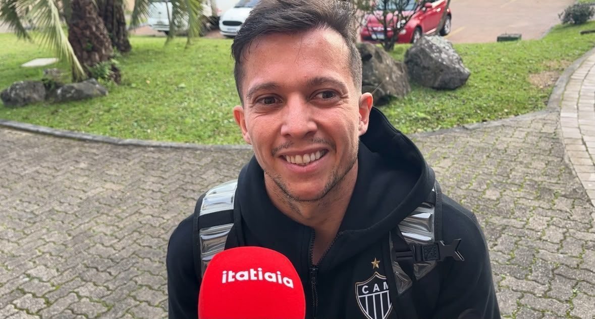 Bernard concede entrevista na chegada da delegação atleticana ao hotel em Caxias do Sul