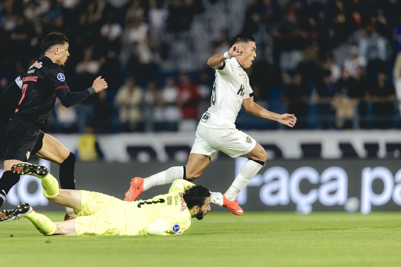 Cuello marcou o gol da vitória do Atlético sobre o Red Bull Bragantino