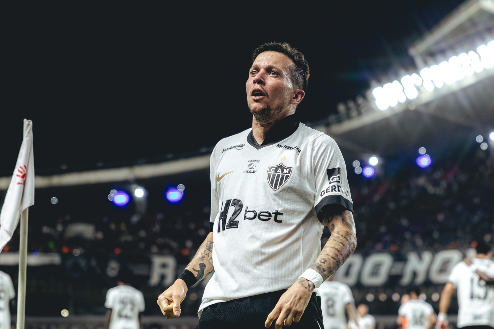 Bernard marcou o gol da virada e é o artilheiro do Atlético na temporada