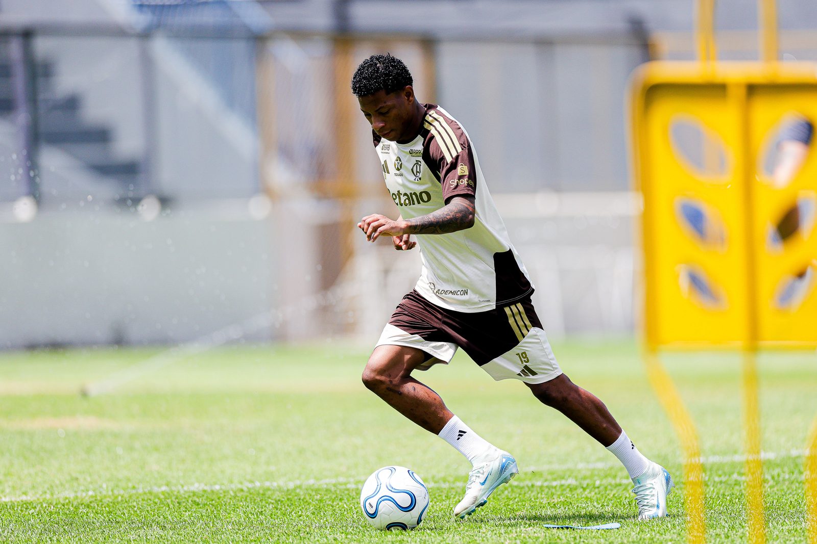 Elenco do Flamengo em treino no CT do Baetão, em Belém, atividade que marcou a volta de Gonzalo Plata ao grupo