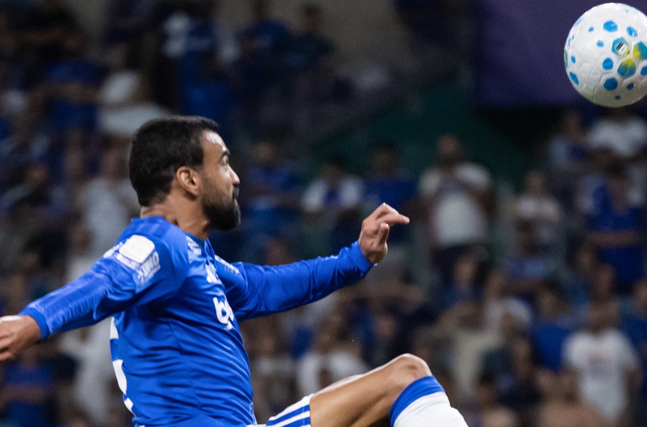 Fabrício Bruno cumpriu suspensão e volta a ficar à disposição na zaga celeste