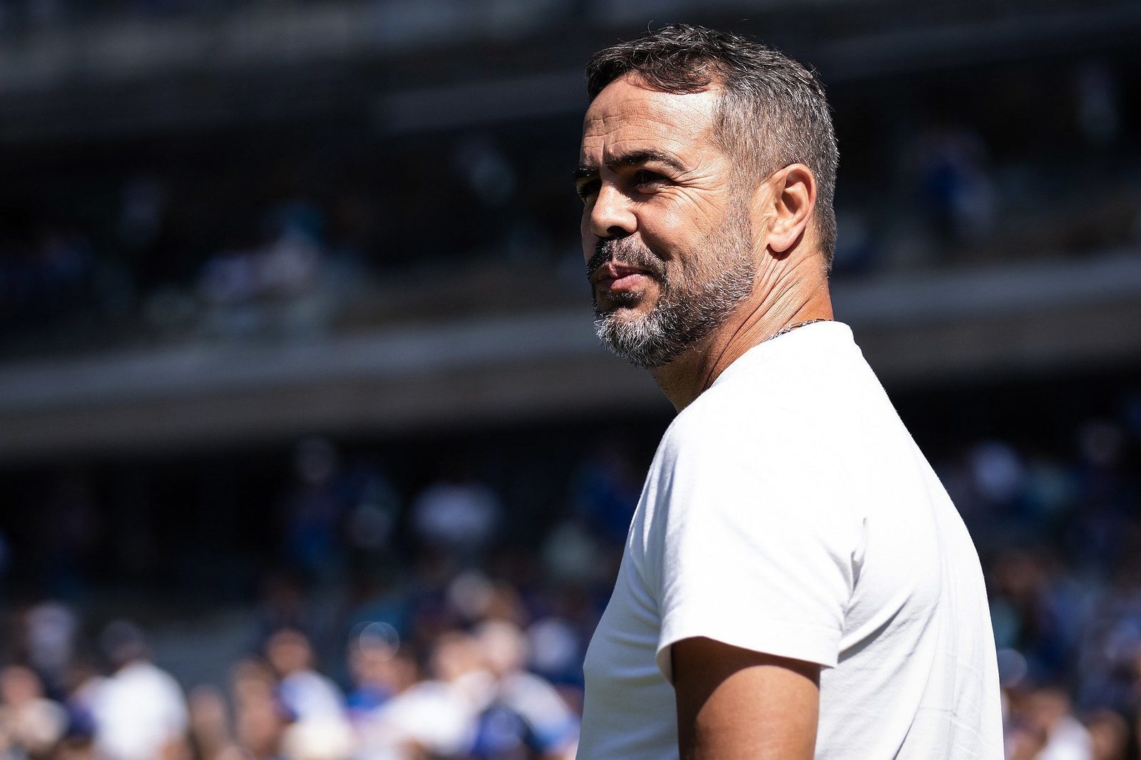 Artur Jorge, técnico do Cruzeiro, precisa mexer no ataque contra o Corinthians