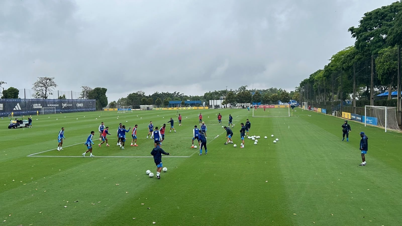 Treino do Cruzeiro na Toca da Raposa II neste sábado (3)