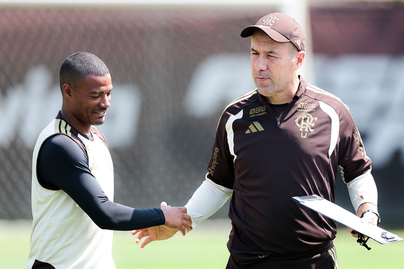Elenco rubro-negro em treino no CT George Helal