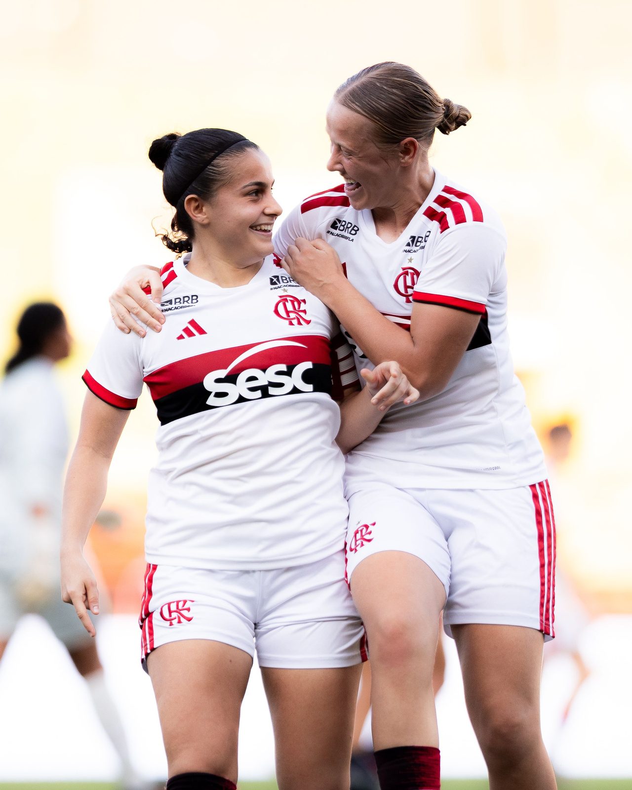 Sub-20 feminino do Flamengo comemora o título do Torneio Internacional Estrelas no Canindé