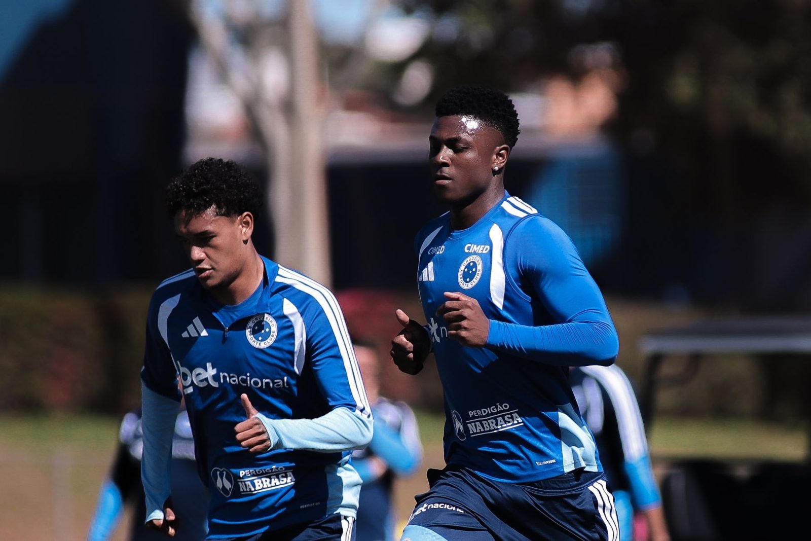 Néiser Villarreal no treino do Cruzeiro na Toca da Raposa II