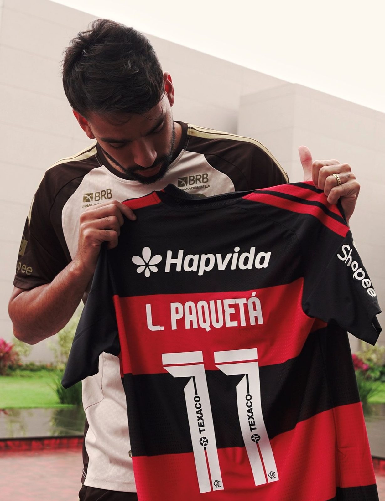 Paquetá com a camisa 11, número que usava antes de ir para o Milan
