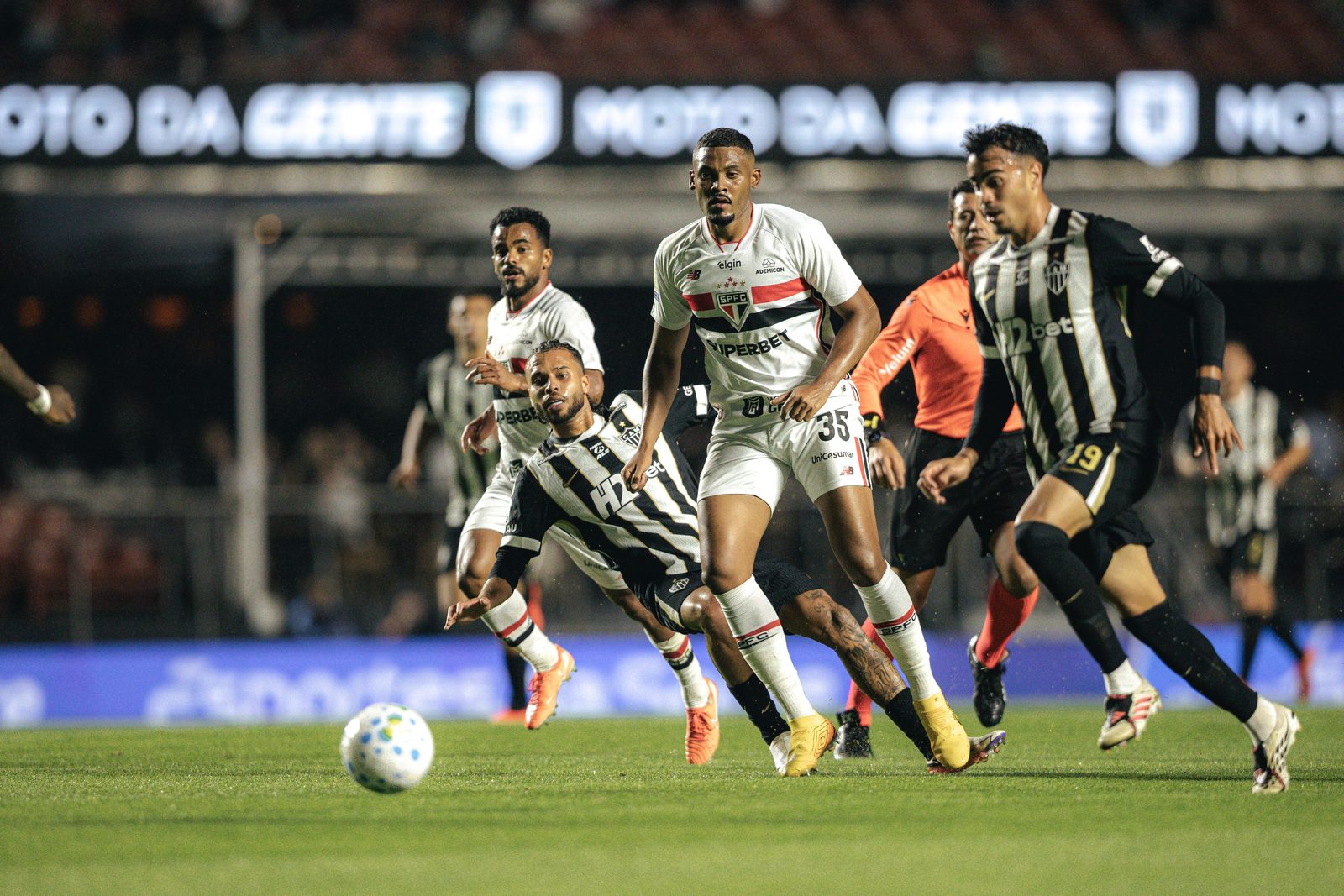 Atlético em ação no MorumBIS, onde perdeu por 2 a 0 para o São Paulo