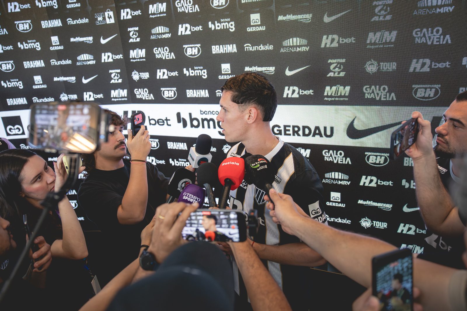 Thiago Borbas, apresentado na quinta-feira, está na lista de relacionados do Galo