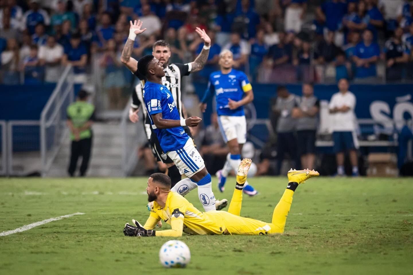 Lance de Cruzeiro e Atlético no Mineirão, pelo Campeonato Brasileiro de 2026