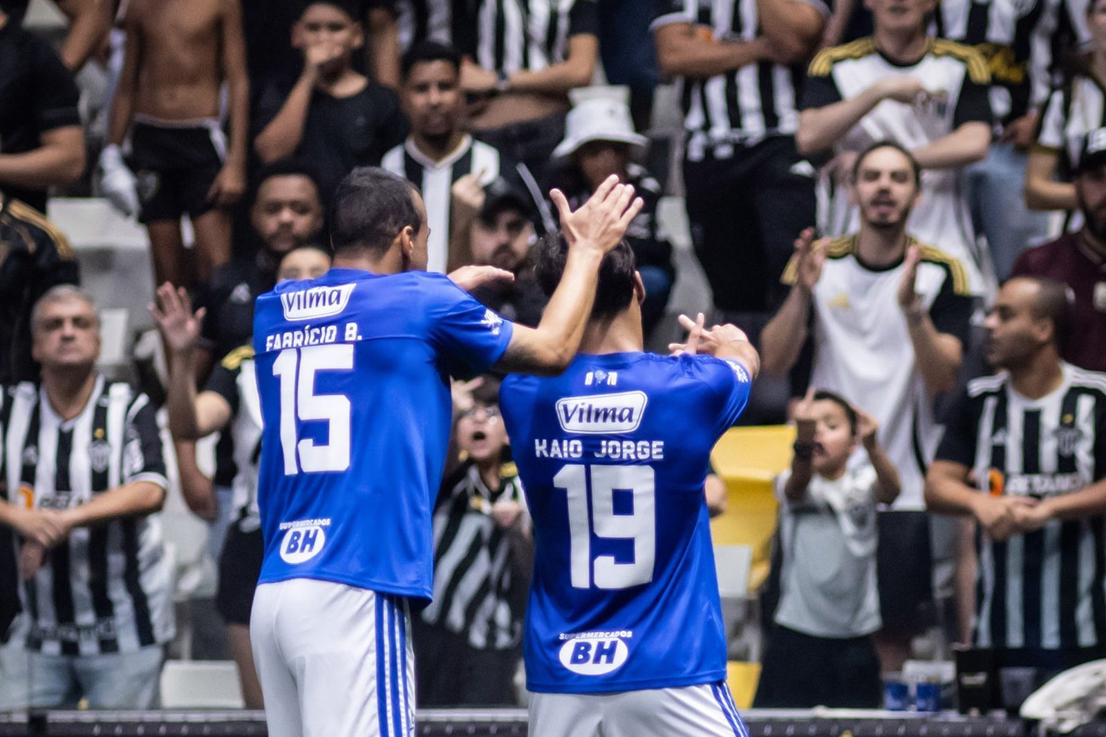 Kaio Jorge comemora gol pelo Cruzeiro contra o Atlético