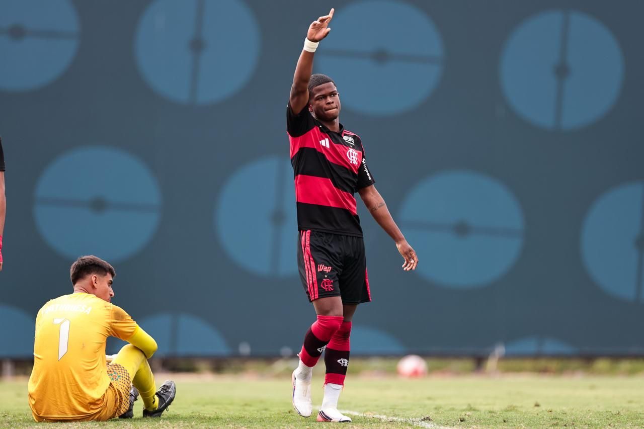 Sub-20 rubro-negro venceu a Portuguesa por 3 a 1 na estreia da Taca Guanabara
