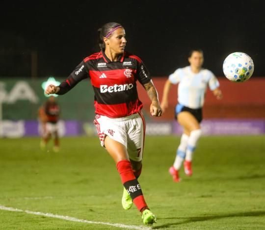 Time feminino do Flamengo em ação no Brasileirão de 2026