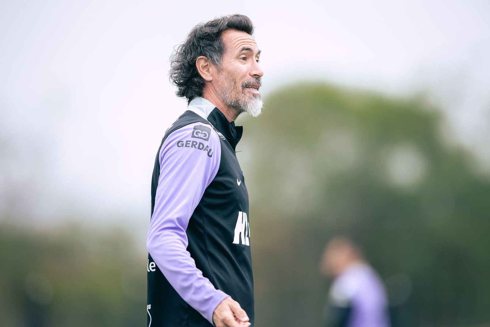 Eduardo Domínguez comanda o treino do Atlético na Cidade do Galo