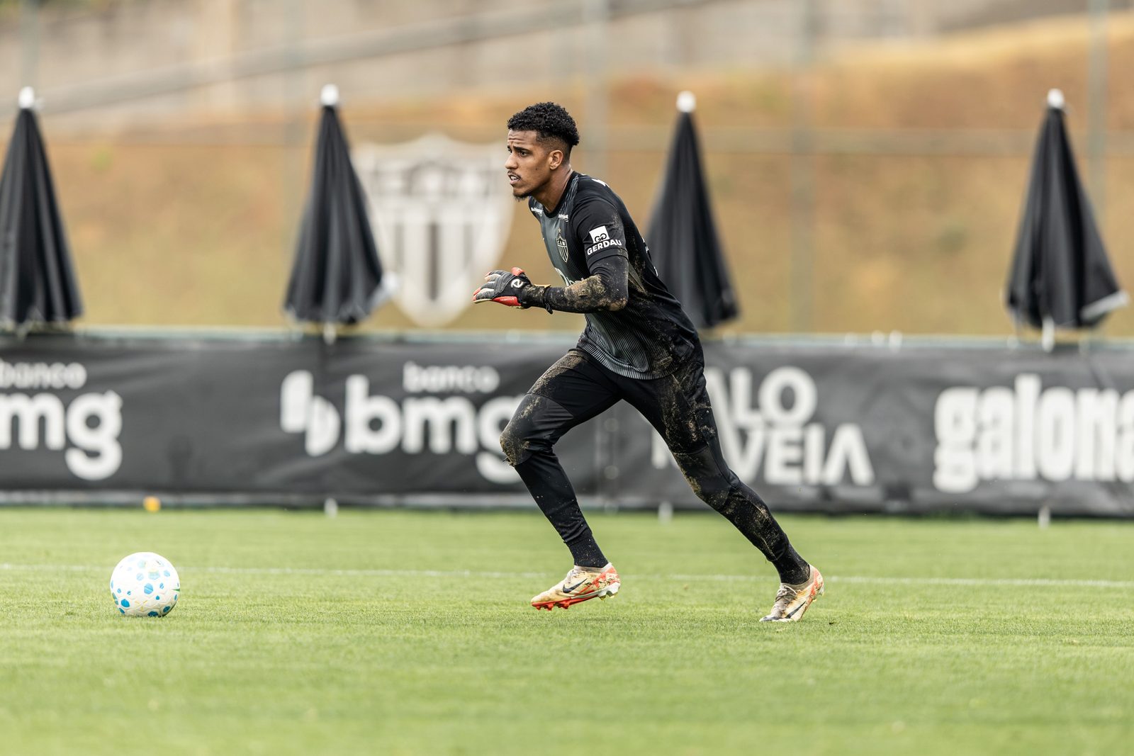 Gabriel Delfim, goleiro do Atlético, assume a meta alvinegra na Arena MRV