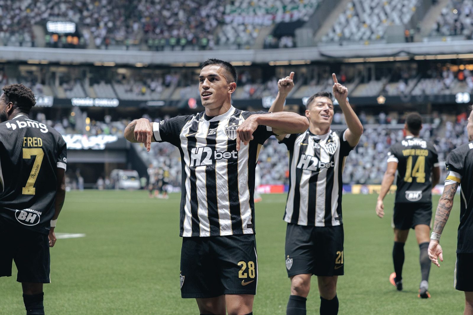 Jogadores do Atlético comemoram gol na Arena MRV
