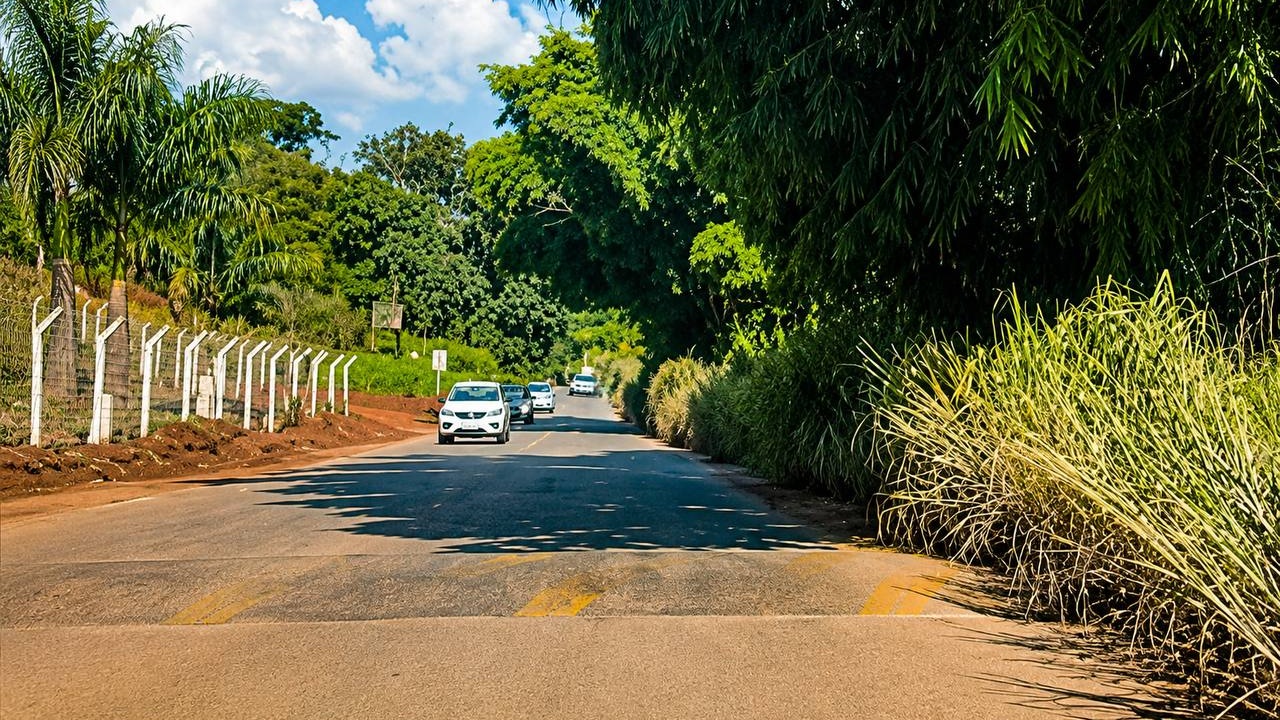 Trecho da Estrada do Madeira, em Lavras, que deve receber nova sinalização a partir da próxima semana