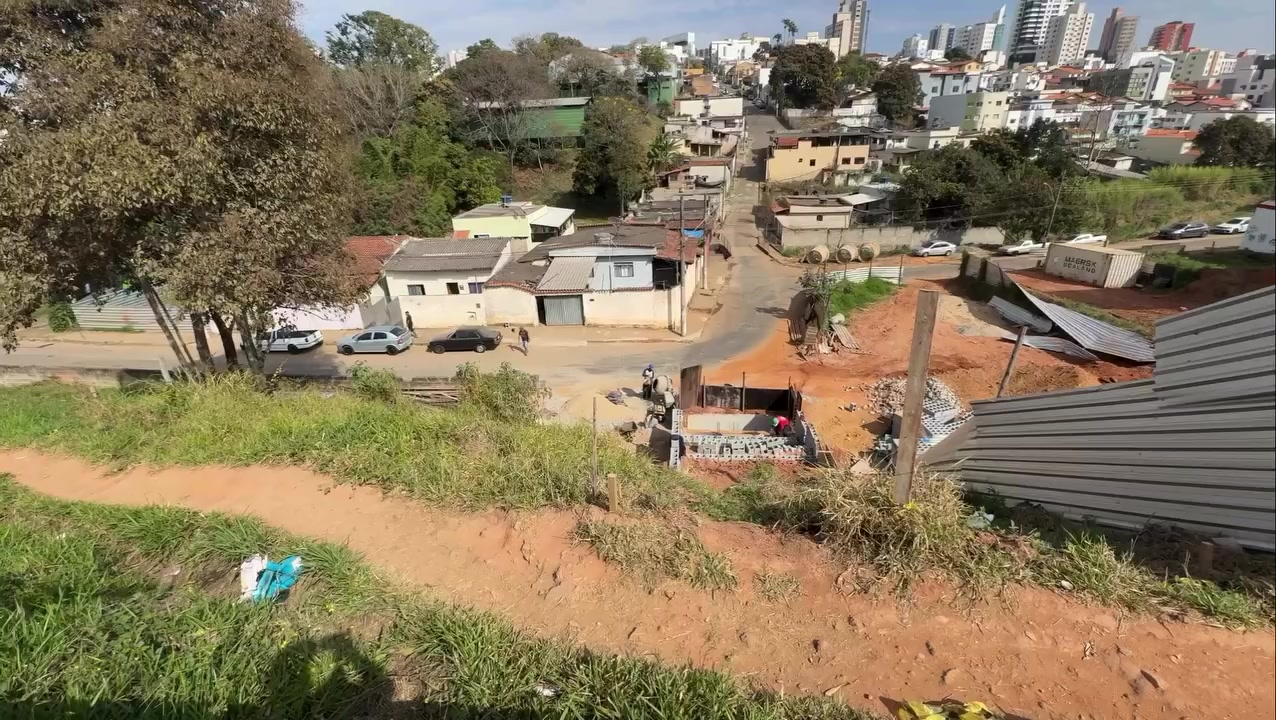 Terreno ao lado da Perimetral onde serão executados os serviços de drenagem